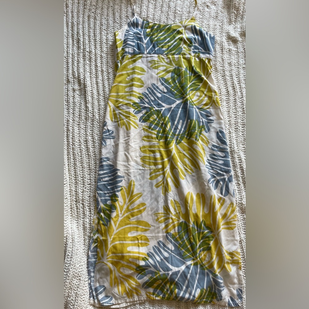 the most gorgeous manuhealii dress but it’s too small for me